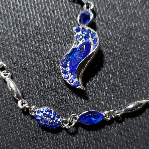 Earing, Necklace, Bracelet set - Picture 5 of 6